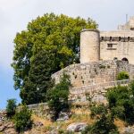 Así es el castillo medieval que defiende a este pequeño pueblo de las Rías Baixas