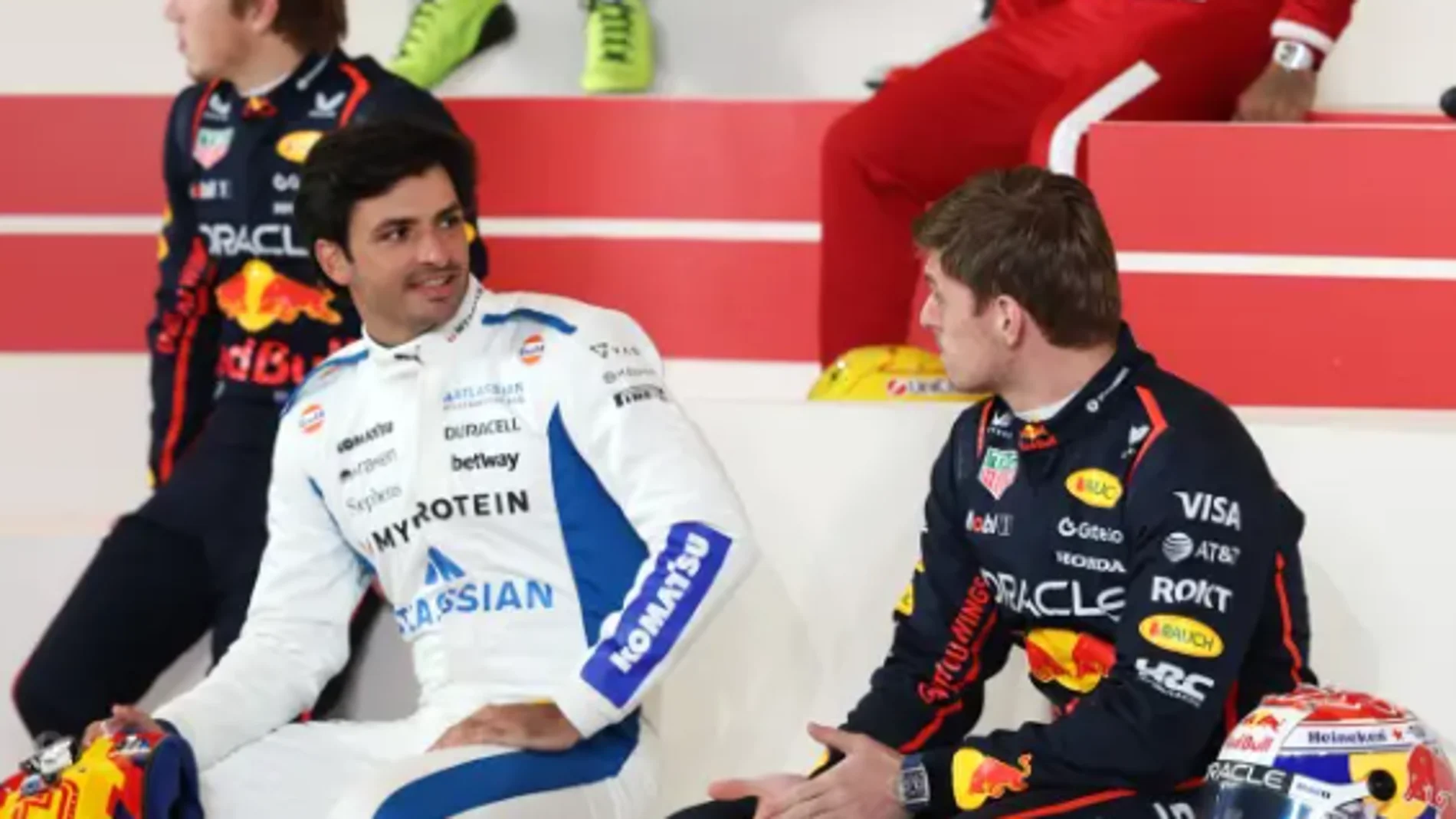 Un piloto español dispara con bala contra Red Bull: "Lo de Sainz fue una cagada... blanco y en botella"