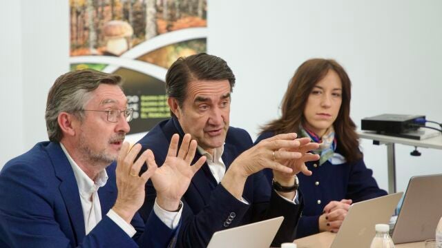 Suárez-Quiñones durante la reunión con los alcaldes de la zona Las Batuecas, en Salamanca