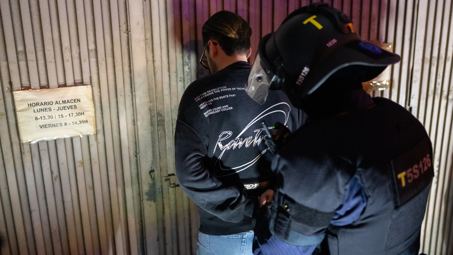 Una operación de los Mossos d’Esquadra, a 5 de abril de 2025, en Barcelona, Cataluña (España). El dispositivo está dentro del ‘Plan Kanpai’, para luchar contra la multirreincidencia. El plan se extiende a toda el área metropolitana en acciones coordinadas por todas las áreas regionales policiales, ya que antes cada comisaría lideraba la lucha contra esta criminalidad específica de su zona. En 2024, solo en la capital catalana, la policía detuvo a 452 ladrones multirreincidentes que acumulaban...