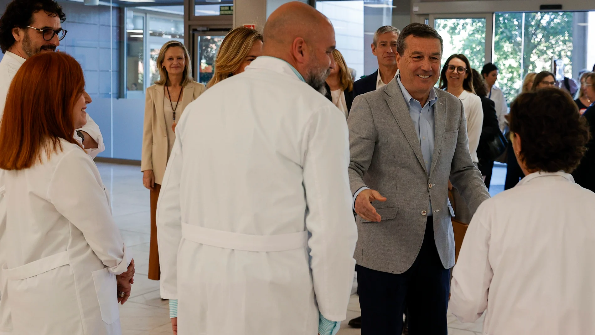 El conseller de Sanidad, Marciano Gómez, durante una visita a un centro hospitalario