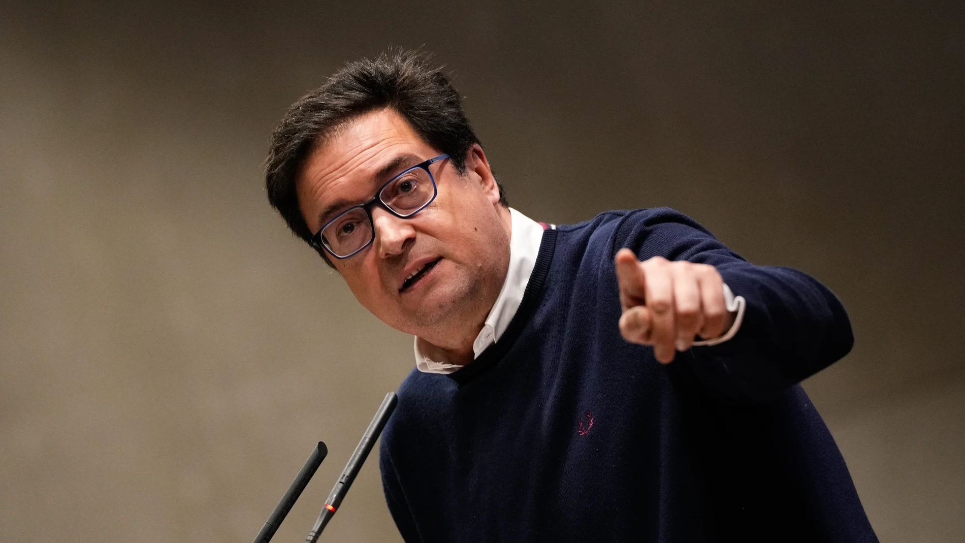 MADRID (ESPAÑA), 06/04/2025.- El secretario general del PSOE-M, Óscar López clausura este domigo el Congreso regional del PSOE madrileño. EFE/ Borja Sanchez-Trillo