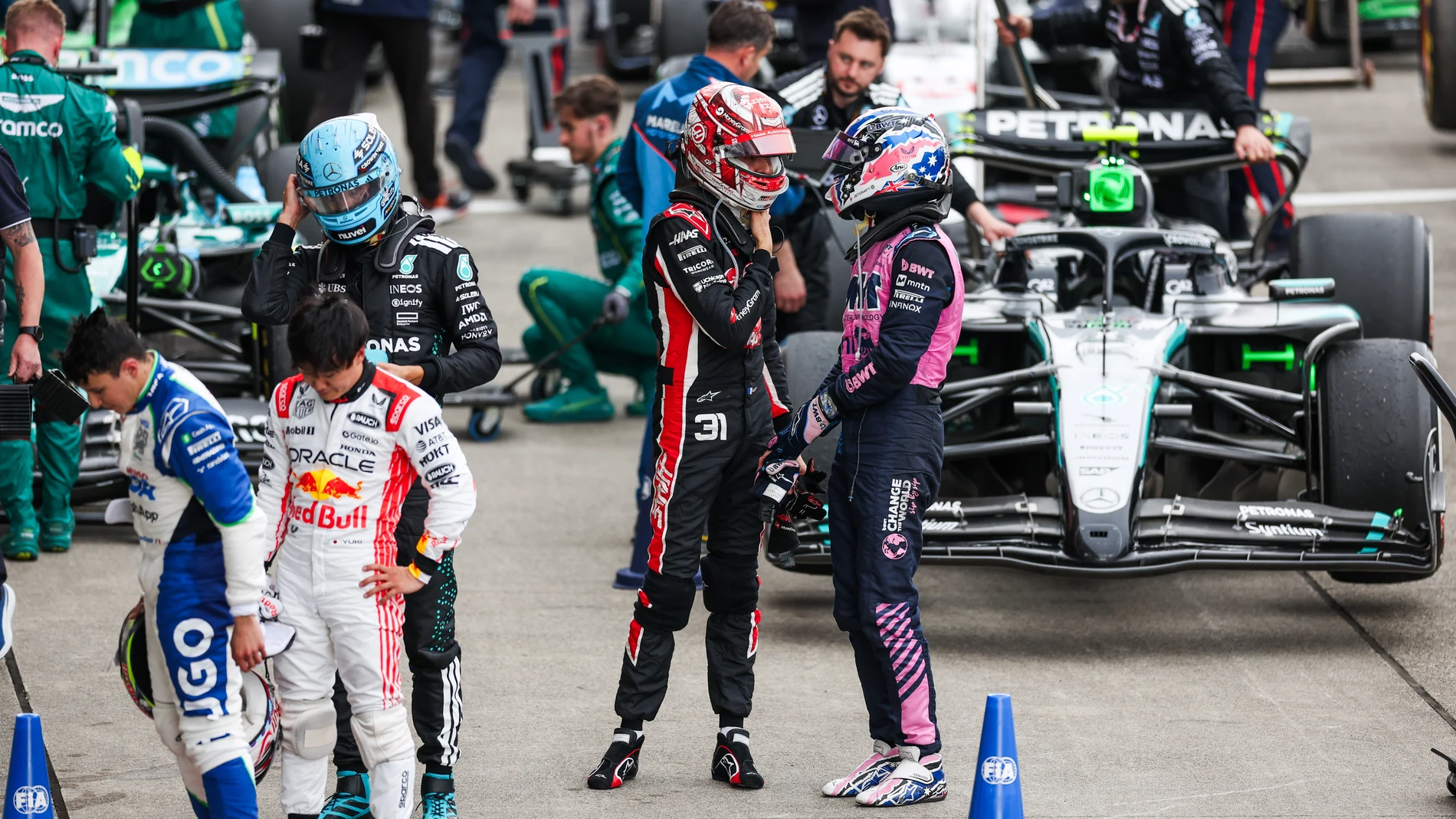 OCON Esteban (fra), Haas F1 Team VF-25, DOOHAN Jack (aus), Alpine F1 Team A525, portrait during the Formula 1 Lenovo Japanese Grand Prix 2025, 3rd round of the 2025 FIA Formula One World Championship from April 4 to 6, 2025 on the Suzuka Circuit, in Suzuka, Japan - Photo Antonin Vincent / DPPI AFP7 06/04/2025 ONLY FOR USE IN SPAIN