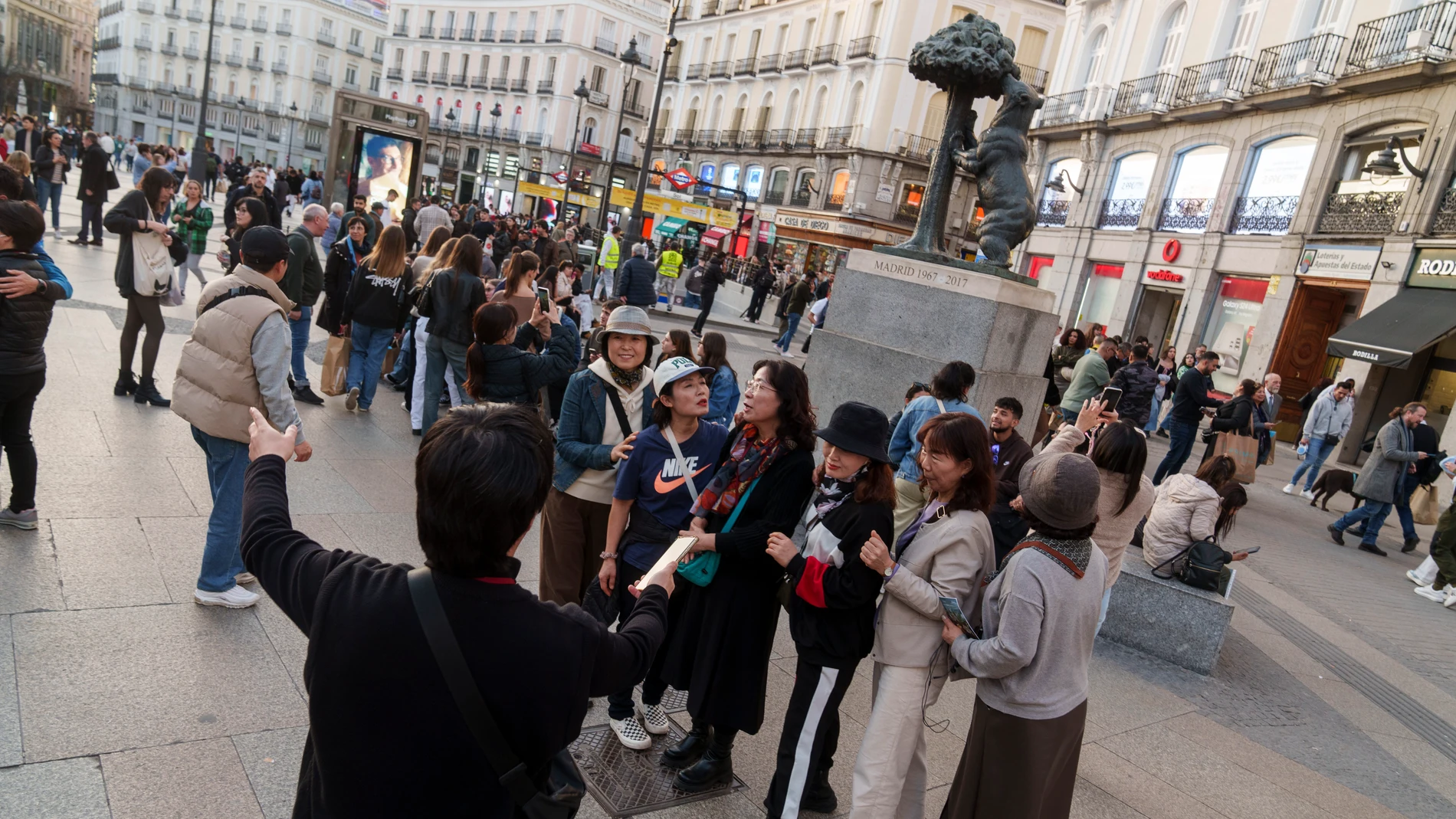 Turistas en la Puerta del Sol