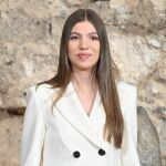 La Infanta Sofía en un acto en solitario con traje al estilo Letizia.