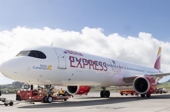 MADRID.-Iberia Express lanza una campaña de hasta el 50% de descuentos para volar entre Canarias y Madrid hasta junio