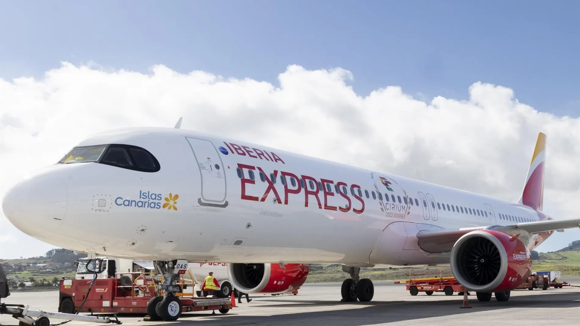 MADRID.-Iberia Express lanza una campaña de hasta el 50% de descuentos para volar entre Canarias y Madrid hasta junio