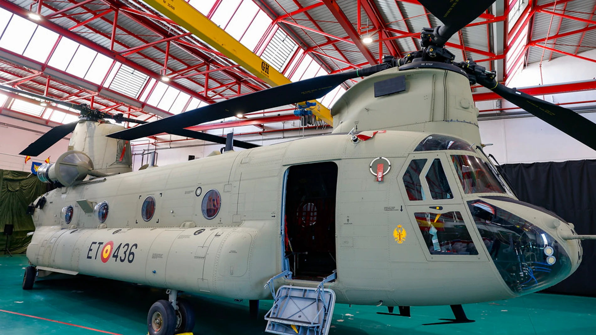 Helicóptero Chinook -CH-47 F- que ha recibido el Ejército de Tierra. Helicóptero Chinook -CH-47 F- que ha recibido el Ejército de Tierra.