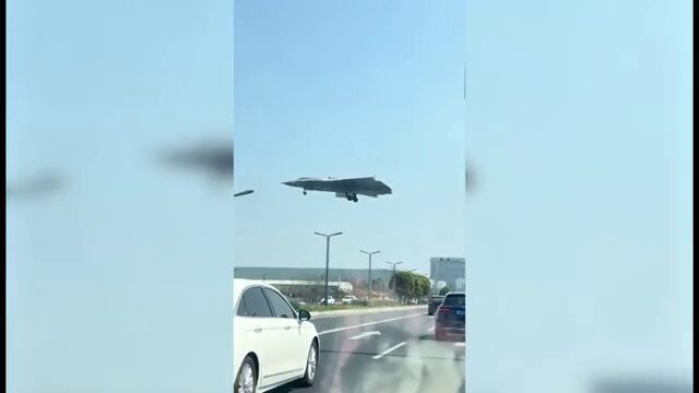Nuevas imágenes del avión chino J36