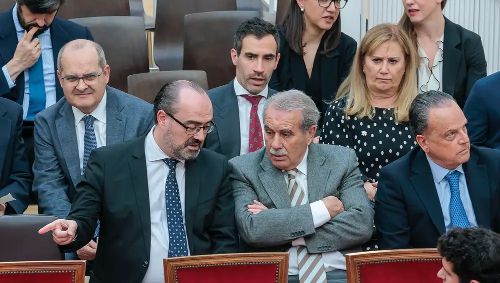 Marco Morala junto a Mario Amilivia entre otras autoridades