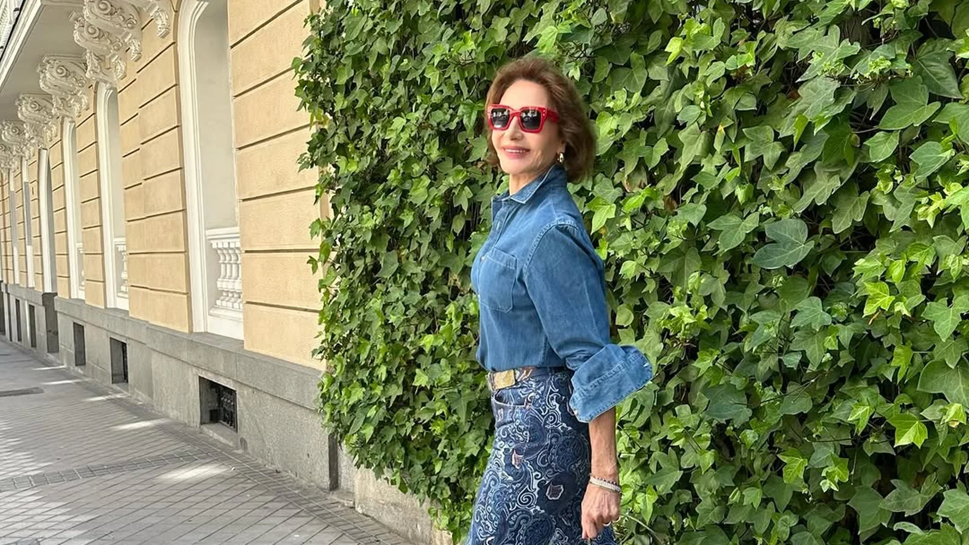 Naty Abascal con look denim.