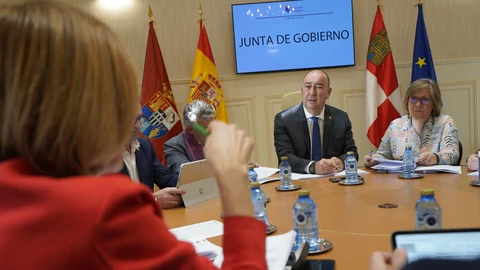 El presidente de la Diputación, Miguel Ángel de Vicente, preside la Junta de Gobierno