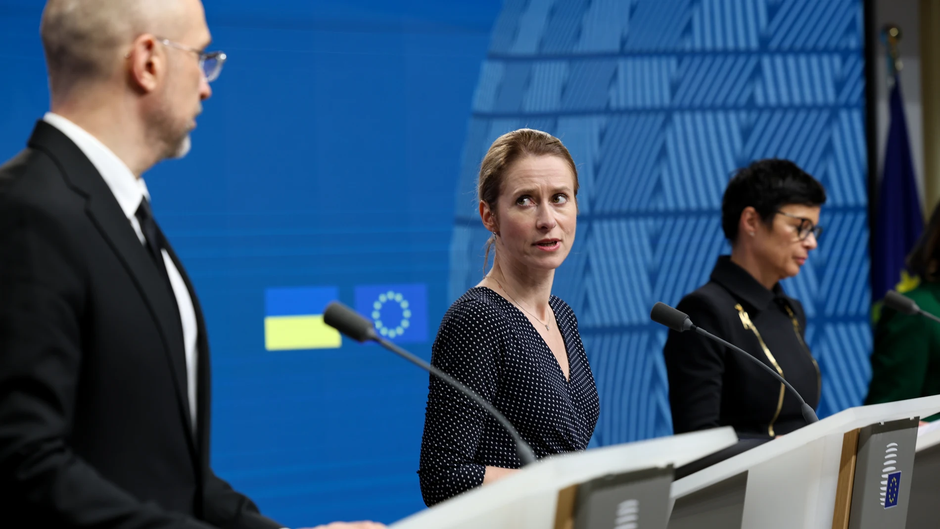 La Alta Representante de la UE, Kaja Kallas, junto al primer ministro de Ucrania, Denis Smyhal, y la comisaria de Ampliación, Marta Kos. REMITIDA / HANDOUT por ALEXANDROS MICHAILIDIS / CONSEJO DE LA UE Fotografía remitida a medios de comunicación exclusivamente para ilustrar la noticia a la que hace referencia la imagen, y citando la procedencia de la imagen en la firma 09/04/2025