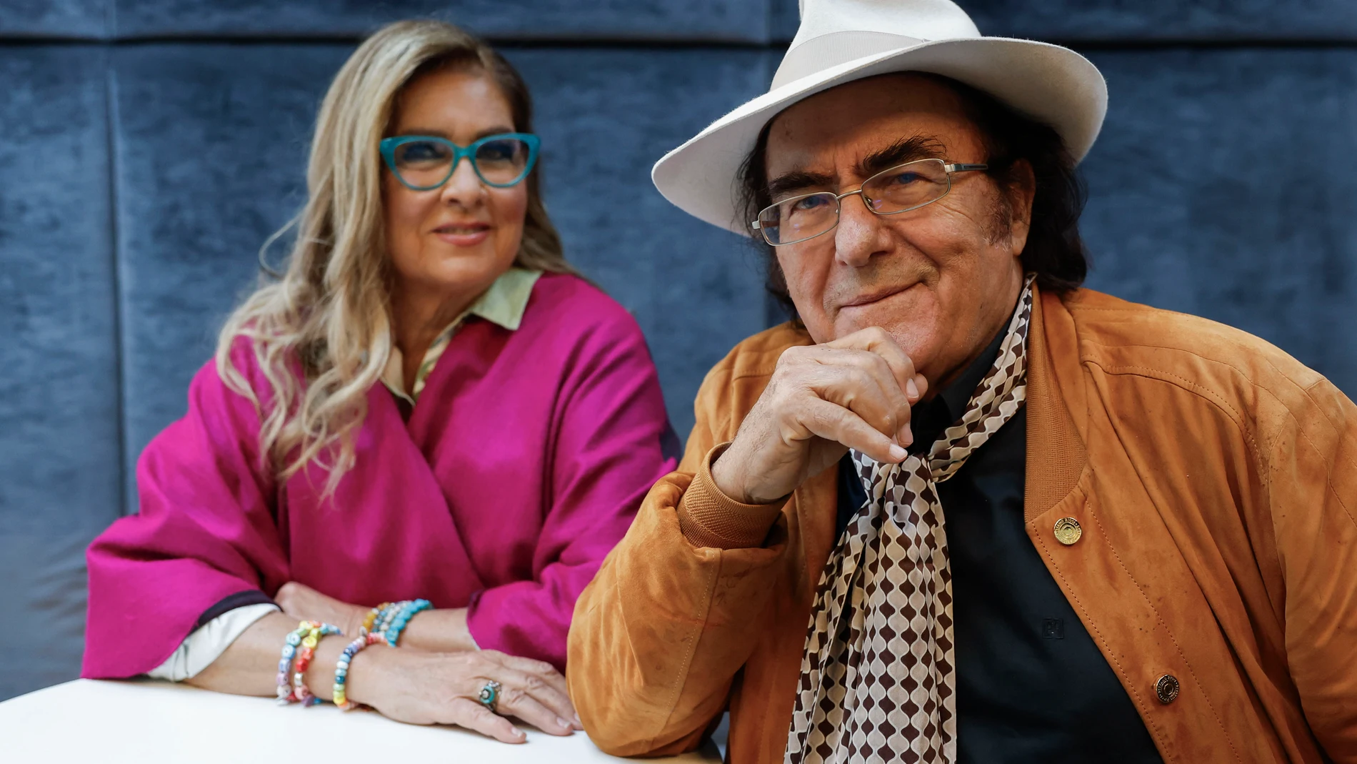 MADRID, 09/04/2025.- Romina Power y Al Bano (c), uno de los dúos más icónicos de la música italiana, hablan con EFE de los dos conciertos que ofrecerán en Madrid, el 24 de mayo, y en Barcelona, el 8 de julio, en lo que supone su regreso a España tras diez años de ausencia. EFE/Mariscal