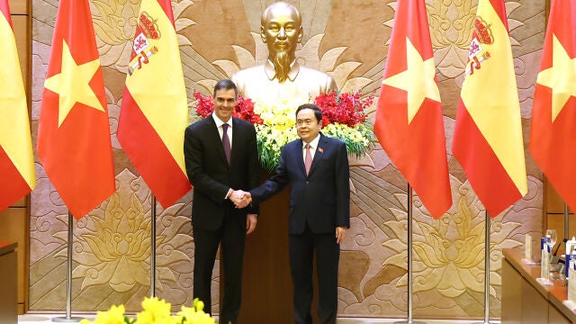 Pedro Sánchez se reúne con el presidente de la Asamblea Nacional de la República Socialista de Vietnam, Tran Thanh Man