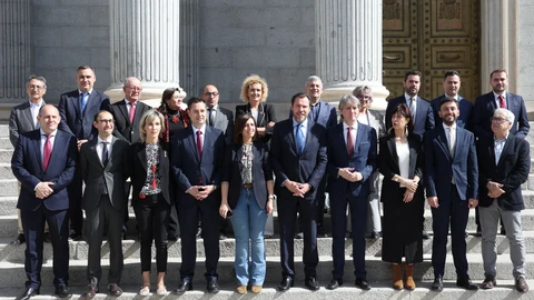 Carlos Martínez durante su encuentro con senadores y diputados de Castilla y León