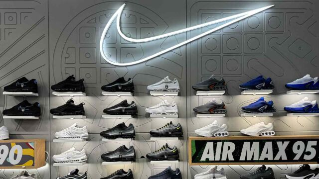 Nike cae en bolsa y deja un regalo en el camino: estas zapatillas a precio mínimo