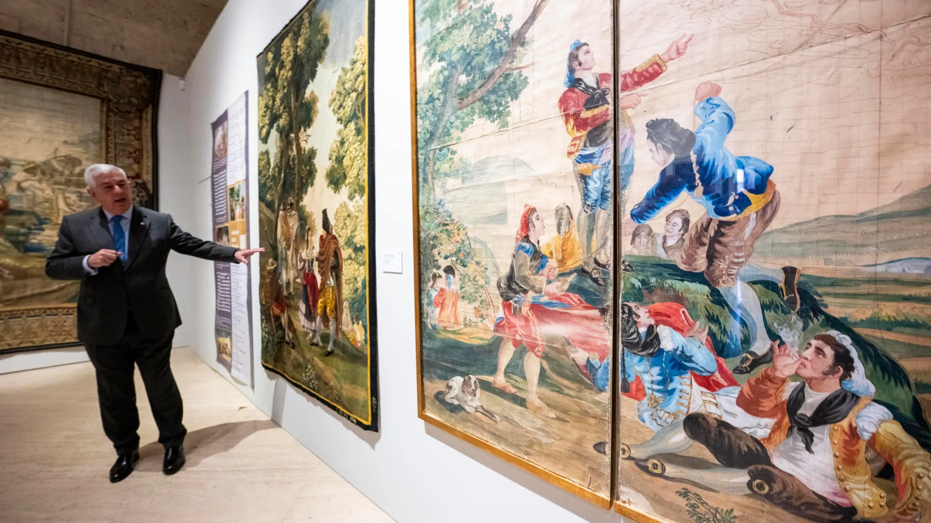 Exponen un tapiz de Cristóbal Colón arrodillado ante los Reyes Católicos