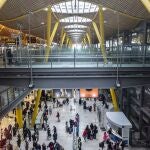 MADRID.-Las aerolíneas que operan en Barajas programan 12.180 vuelos durante la Semana Santa, un 3,35% más que el pasado año