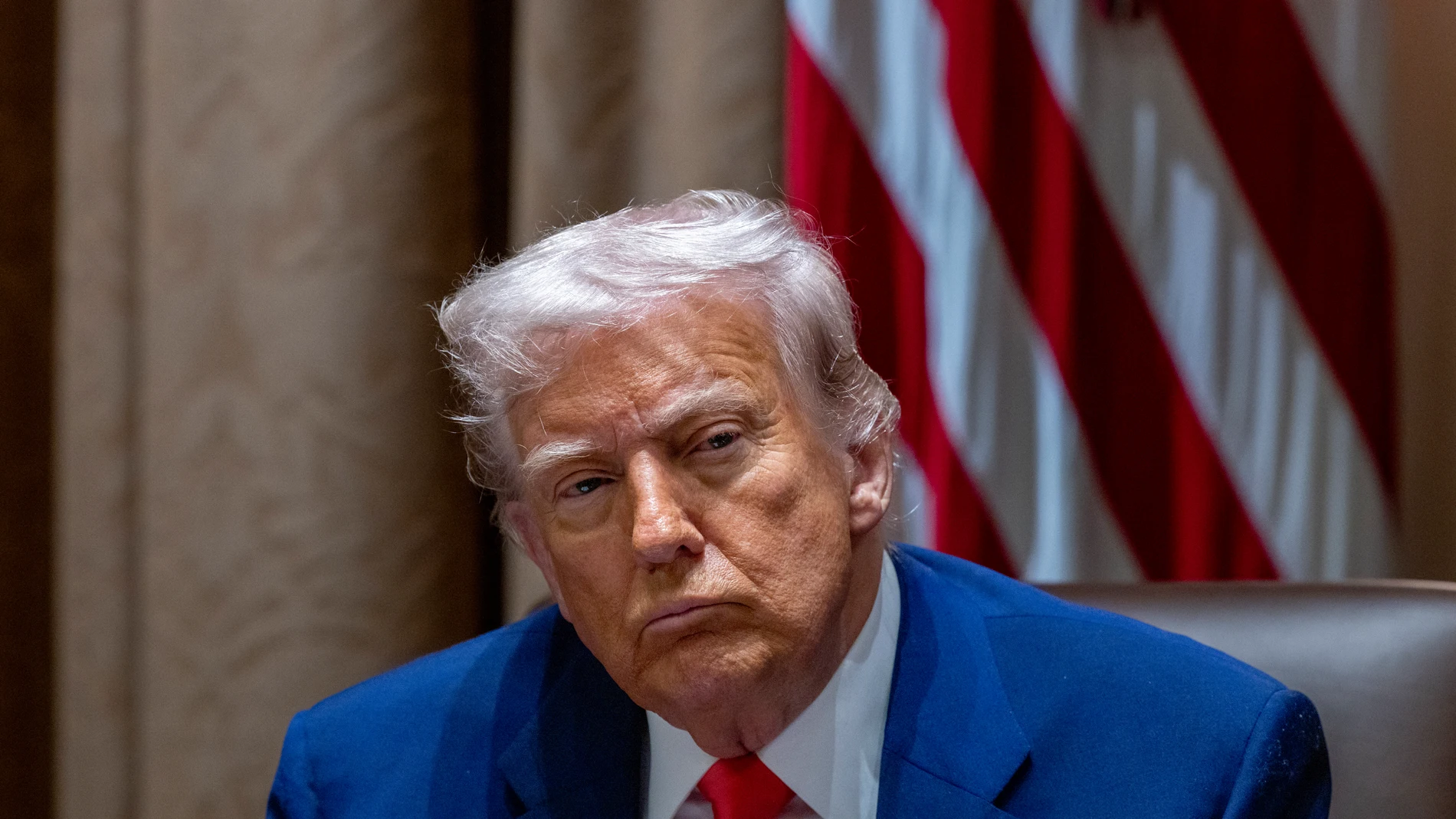 WASHINGTON (United States), 10/04/2025.- US President Donald J. Trump listens to remarks during a Cabinet meeting in the Cabinet Room of the White House in Washington, DC, USA, 10 April 2025. EFE/EPA/SHAWN THEW / POOL