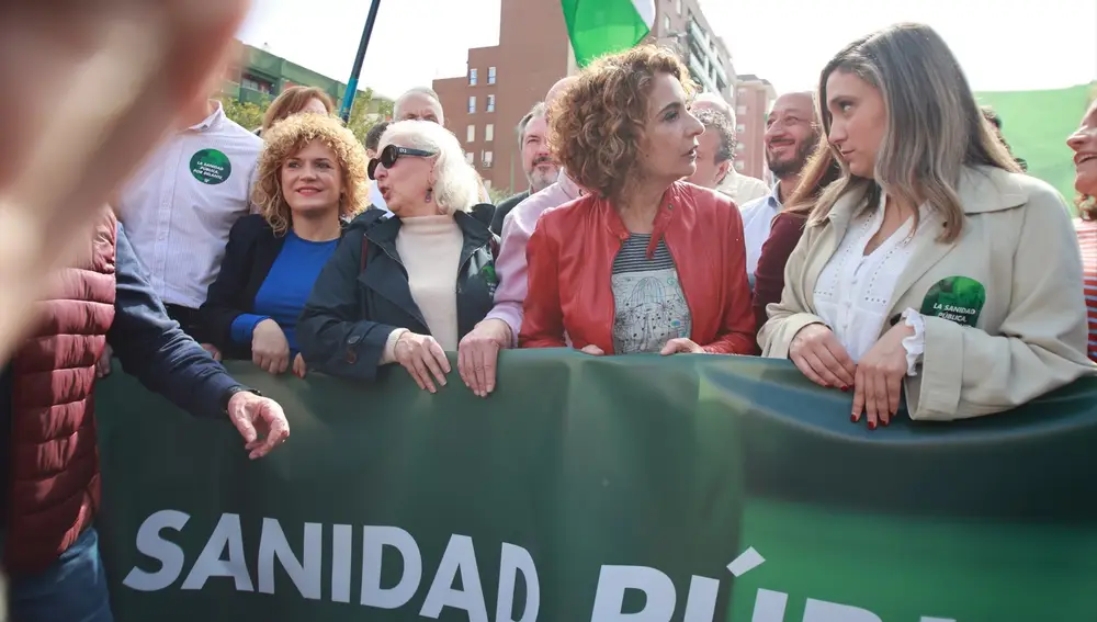 Montero en Sevilla en una manifestación en defensa de la sanidad pública