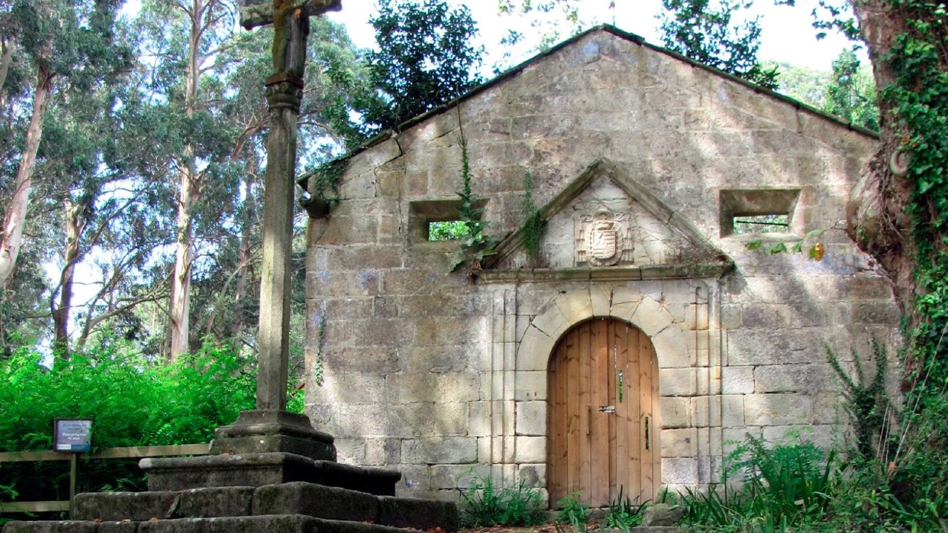 Capilla de la Virgen de los Milagros, en la Isla de Cortegada.