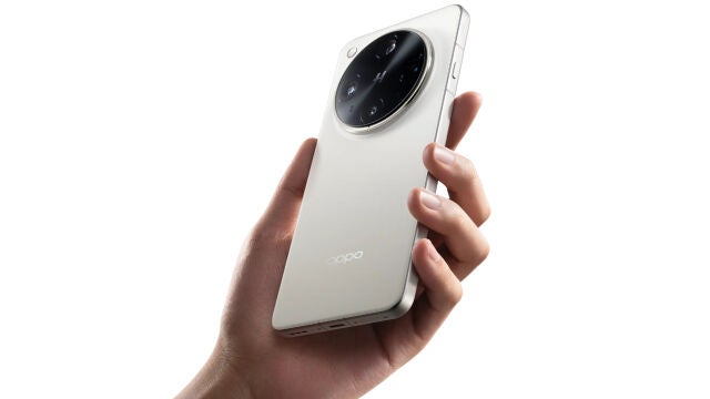 La parte trasera del OPPO Find X8 Ultra en color blanco