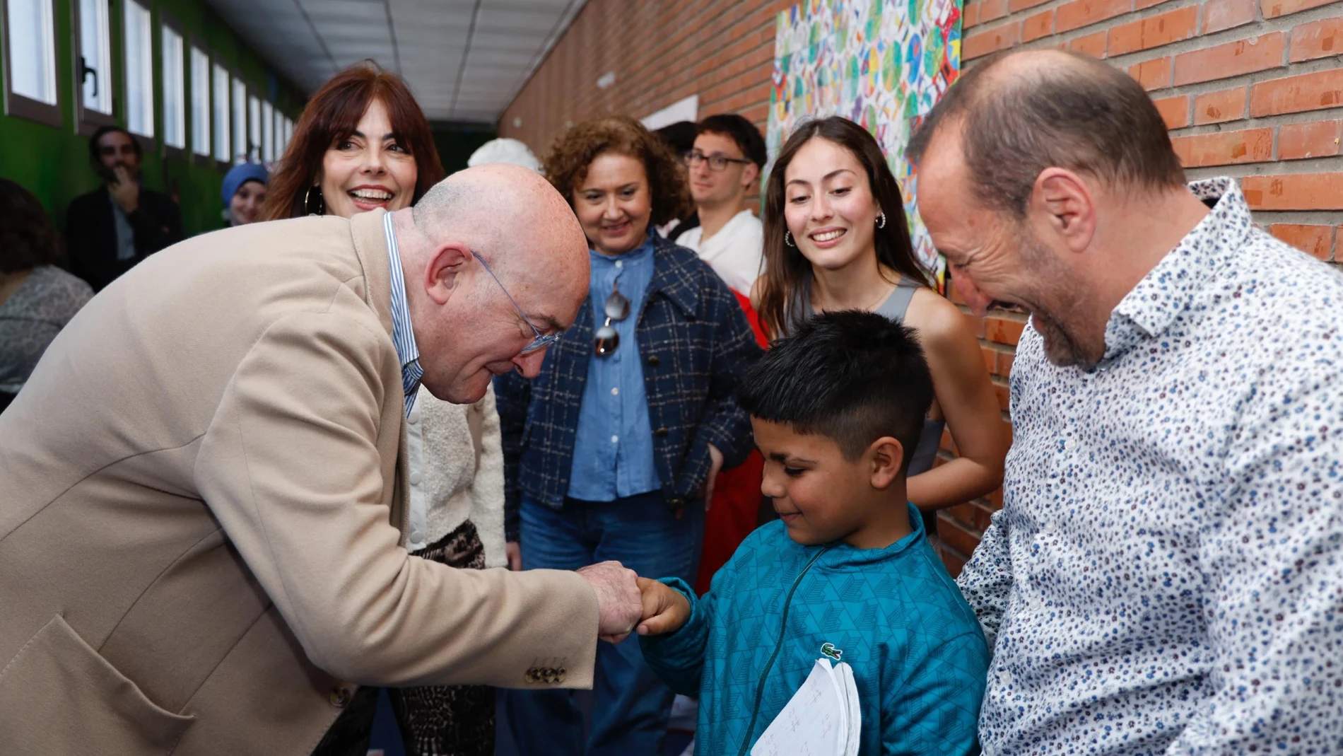 El alcalde de Valladolid, Jesús Julio Carnero, visita Pajarillos Educa