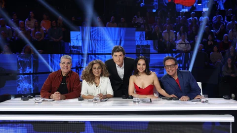 El jurado de la nueva edición de 'Tu cara me suena' junto a su presentador, Manel Fuentes