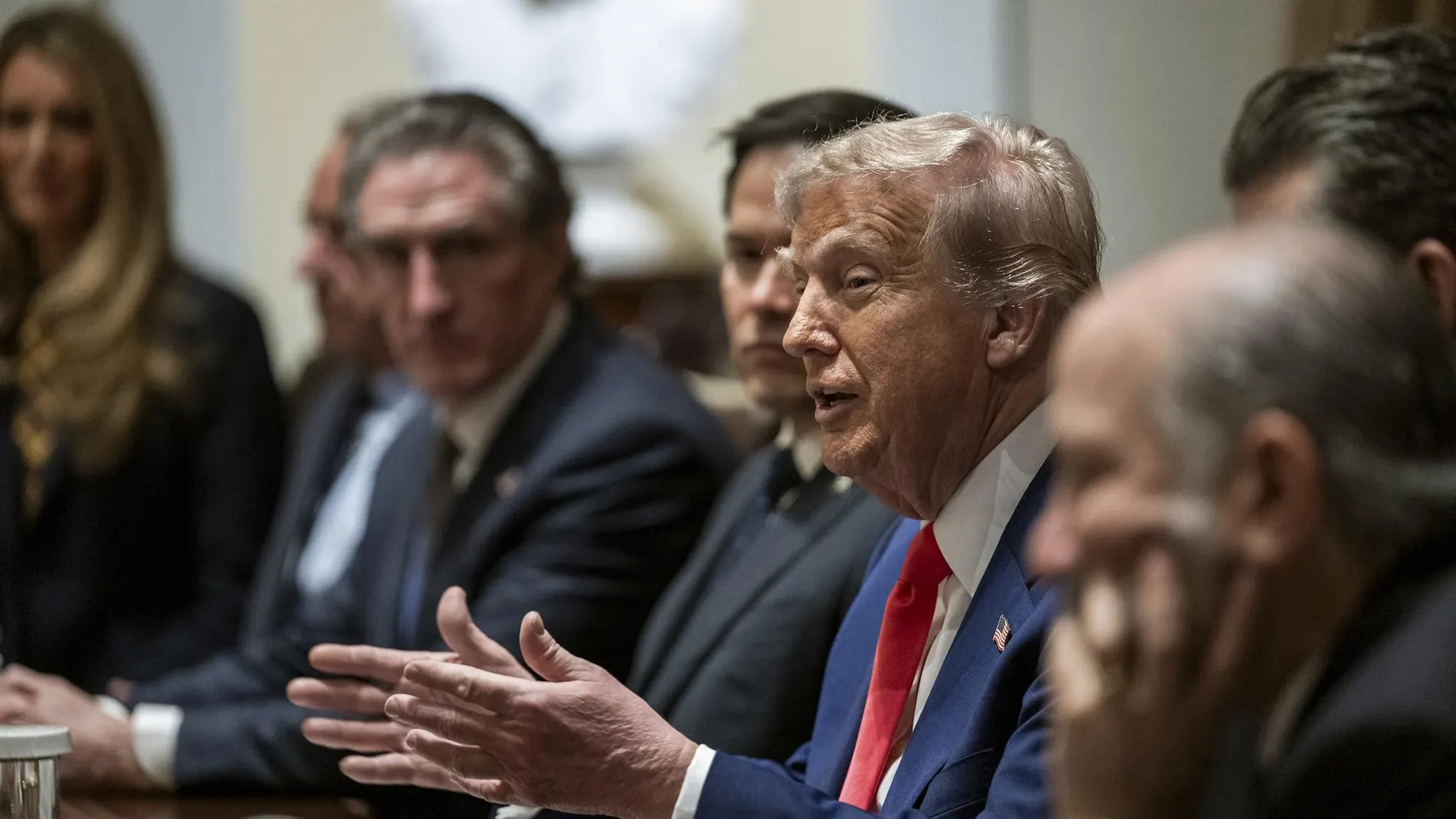 EEUU.- AMP.- Trump exime a los teléfonos, los ordenadores y los chips de los aranceles recíprocos