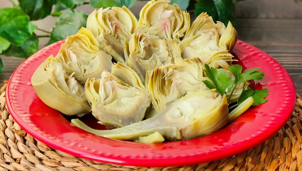 Emplatado de alcachofas cocidas