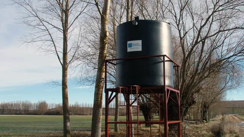 Tanque de agua en un pueblo de Palencia