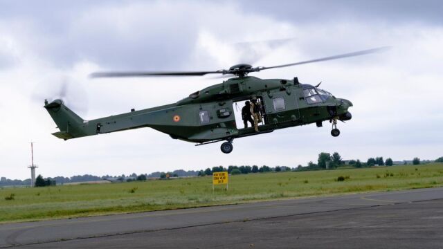 La Armada Española estrena los potentes helicópteros "Sable"