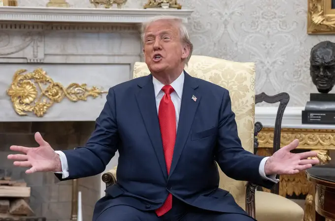 Trump amenaza con más aranceles a móviles en su guerra comercial con China Trump amenaza con más aranceles a móviles en su guerra comercial con China