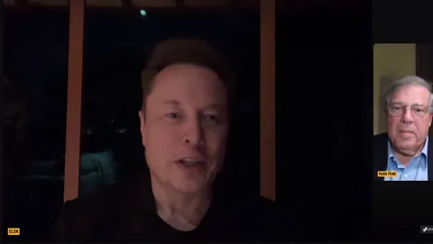 Elon Musk durante la charla con Mark Penn en el CES 2025