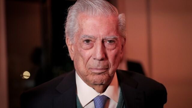 El escritor peruano ganador del premio Nobel de Literatura Mario Vargas Llosa 