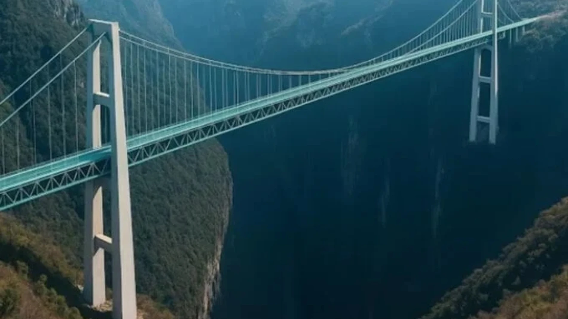 Un coloso entre las montañas: el puente más alto del mundo que desafía las alturas y marca un hito en la ingeniería