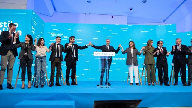 Rueda con los conselleiros, esta mañana. 