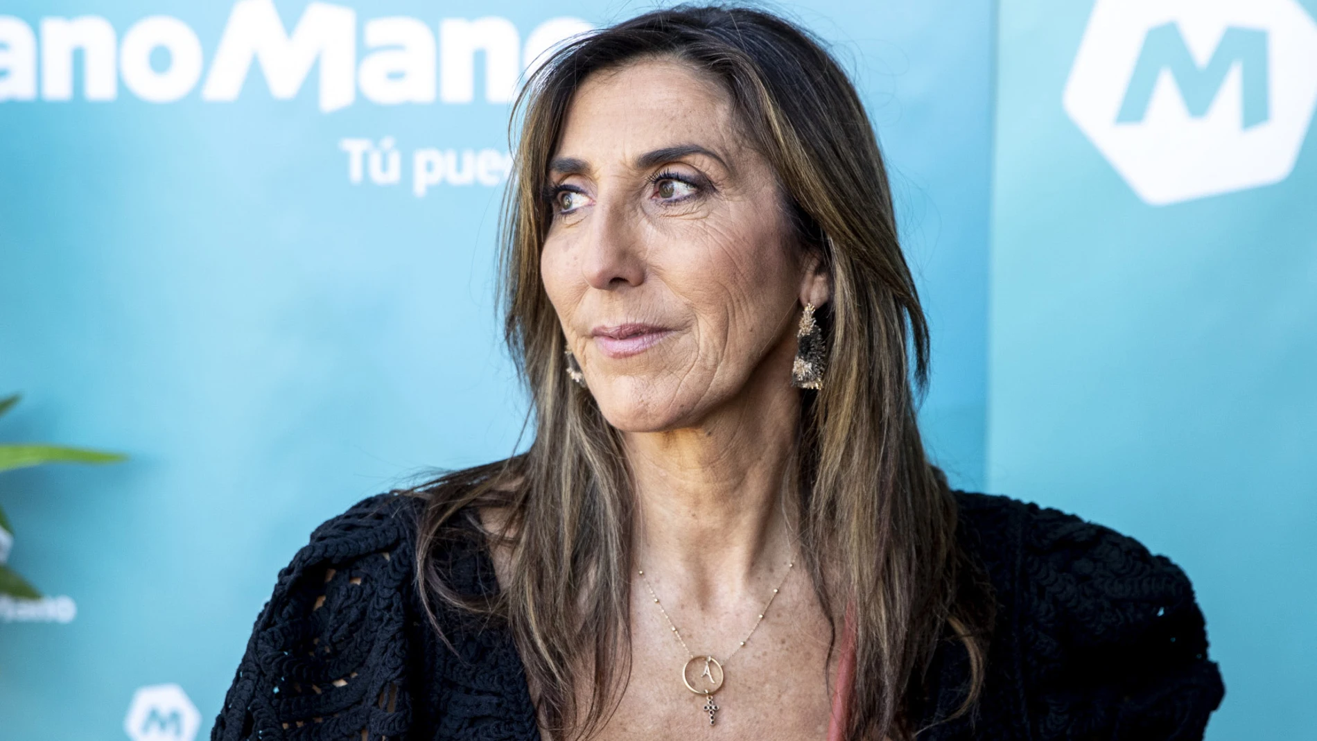 Paz Padilla cierra su tienda y su chiringuito ante el avance del fuego en Zahara de los Atunes