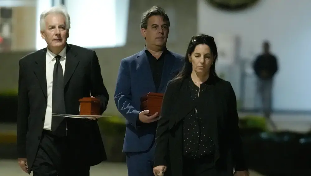 Los restos de Mario Vargas Llosa son cremados y entregados a sus tres hijos