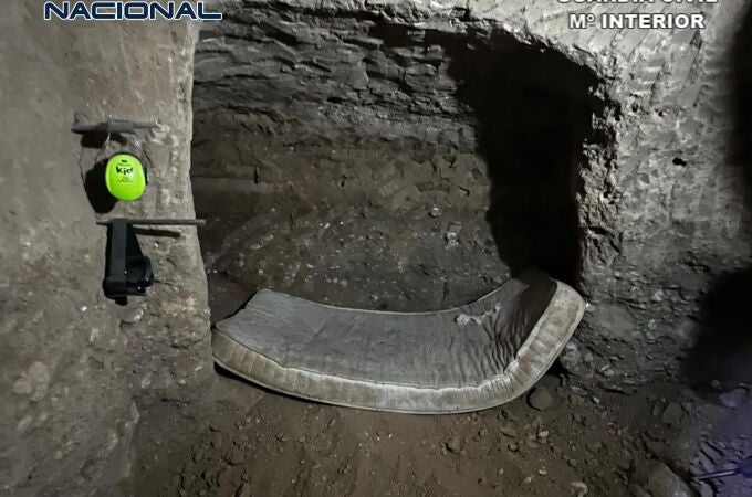 La galería de tiro subterránea construida a mano desarticulada