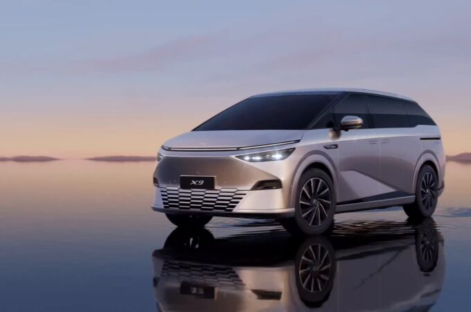 El coche eléctrico chino que es perfecto para familias: 7 plazas, 740 km de autonomía y carga ultrarrápida