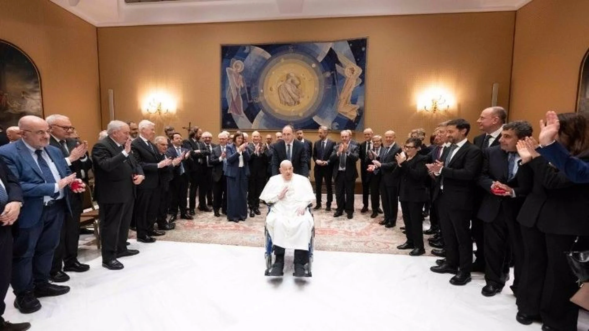 Vaticano.- El Papa recibe a comunidad del Gemelli casi un mes después de recibir el alta: "Gracias por el buen servicio"