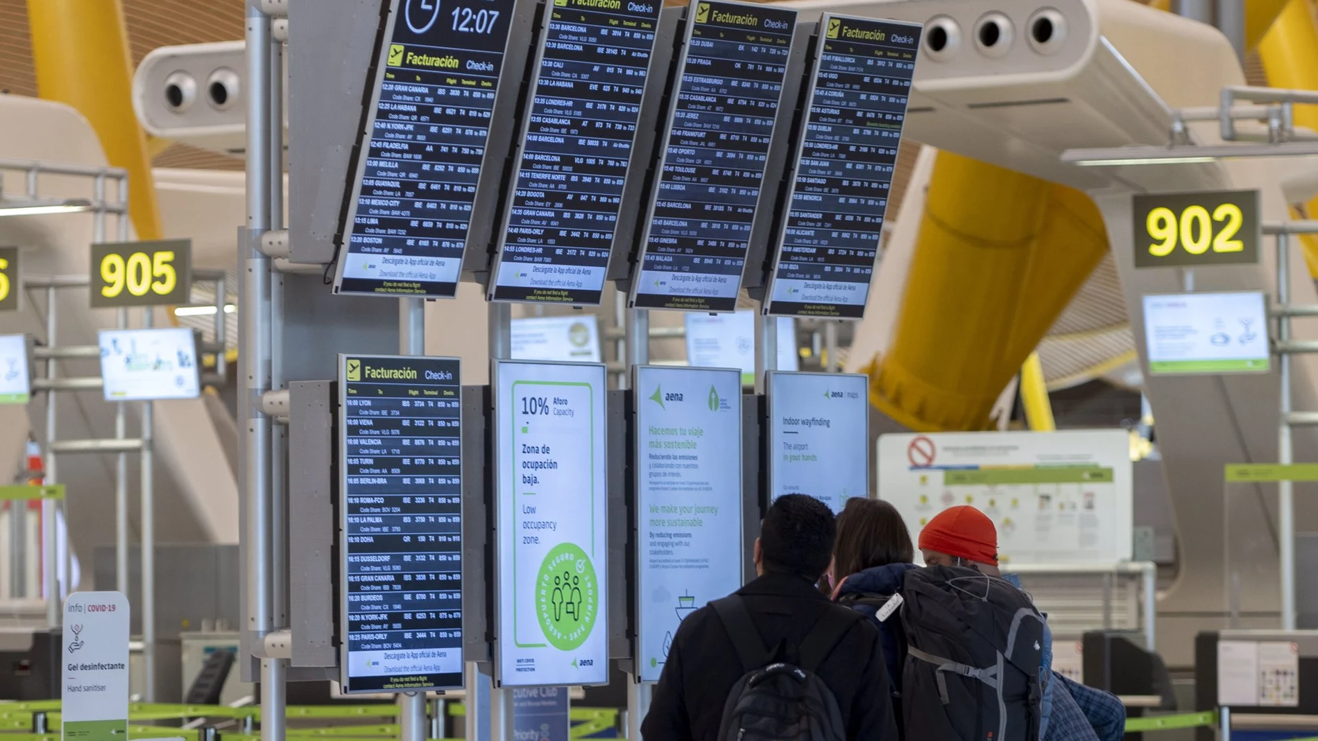 MADRID.-Las aerolíneas que operan en Barajas programan 6.668 vuelos en la segunda fase de Semana Santa, un 3,15% más