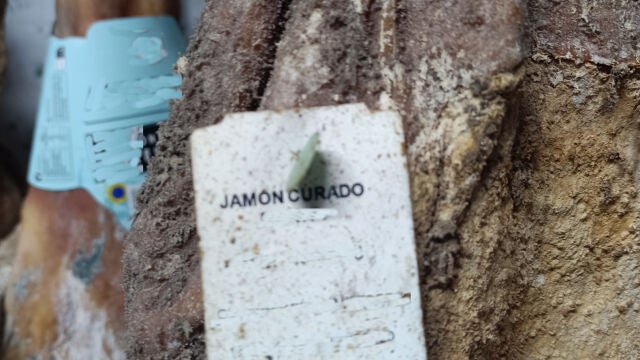 Localizado en la zona de Santiago un almacén clandestino de productos cárnicos y alimentos, con condiciones higiénico-sanitarias muy deficientes. Su dueño está investigado por un presunto delito contra la salud pública.