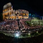 El Coliseo de Roma, durante la celebración del Vía Crucis