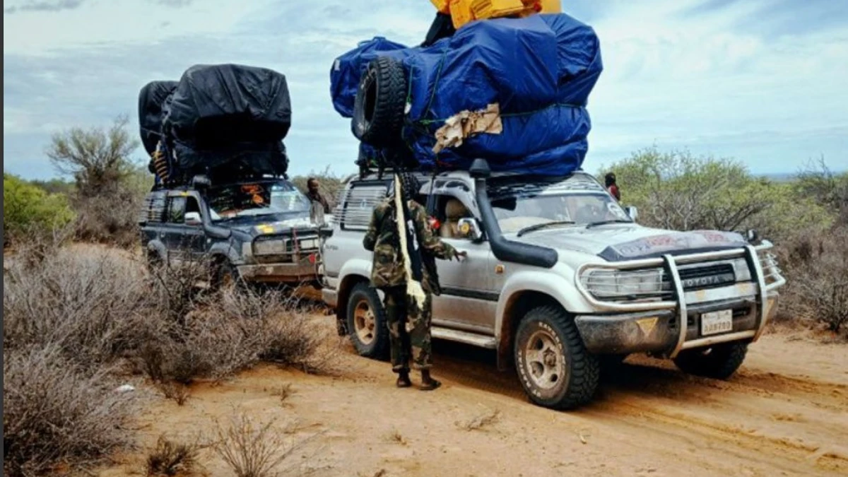 terroristas-qaeda-retiran-botin-despues-atacar-base-somali_96