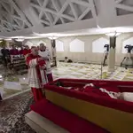 VÍDEO: Papa.- El Vaticano difunde las primeras imágenes del Pontífice en su féretro