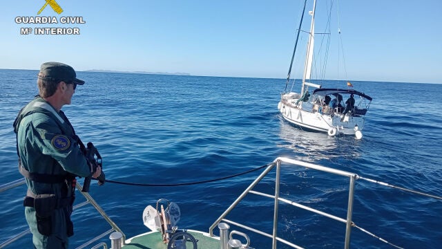 Uno de los efectivos armados de la Guardia Civil