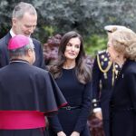 Los Reyes Felipe y Letizia, con Doña Sofía, visitan la Nunciatura Apostólica tras la muerte del Papa Francisco